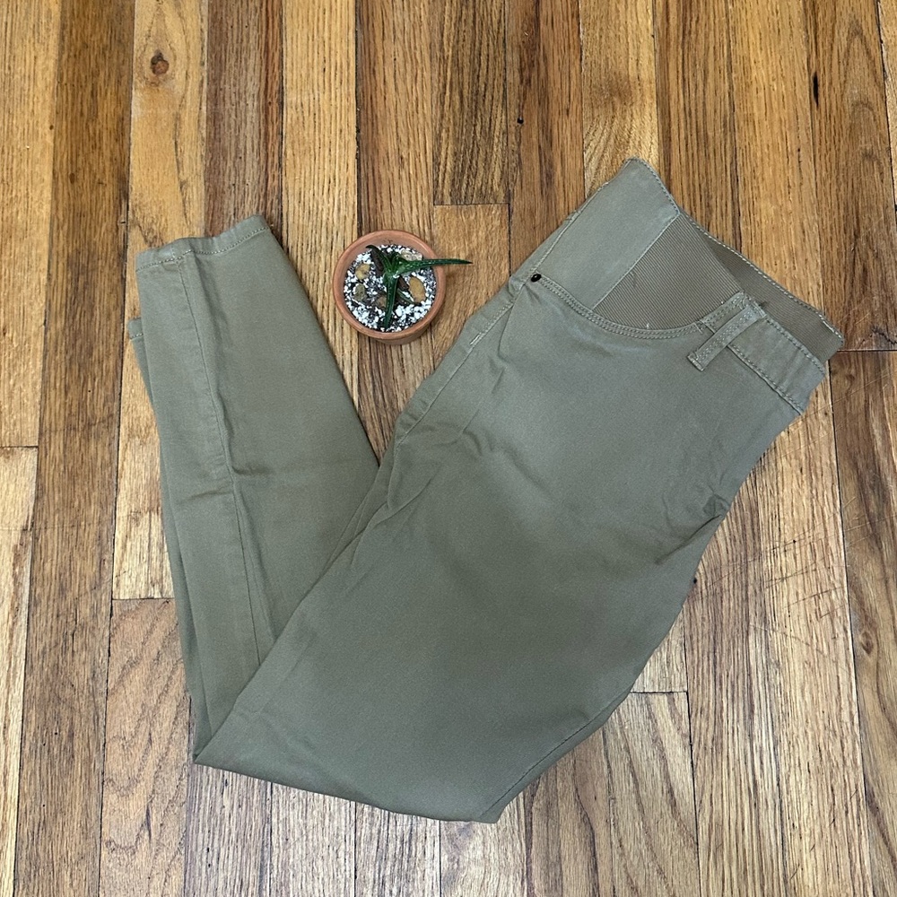 Ingrid and Isabel. Maternity. Size 6. Jeggings.